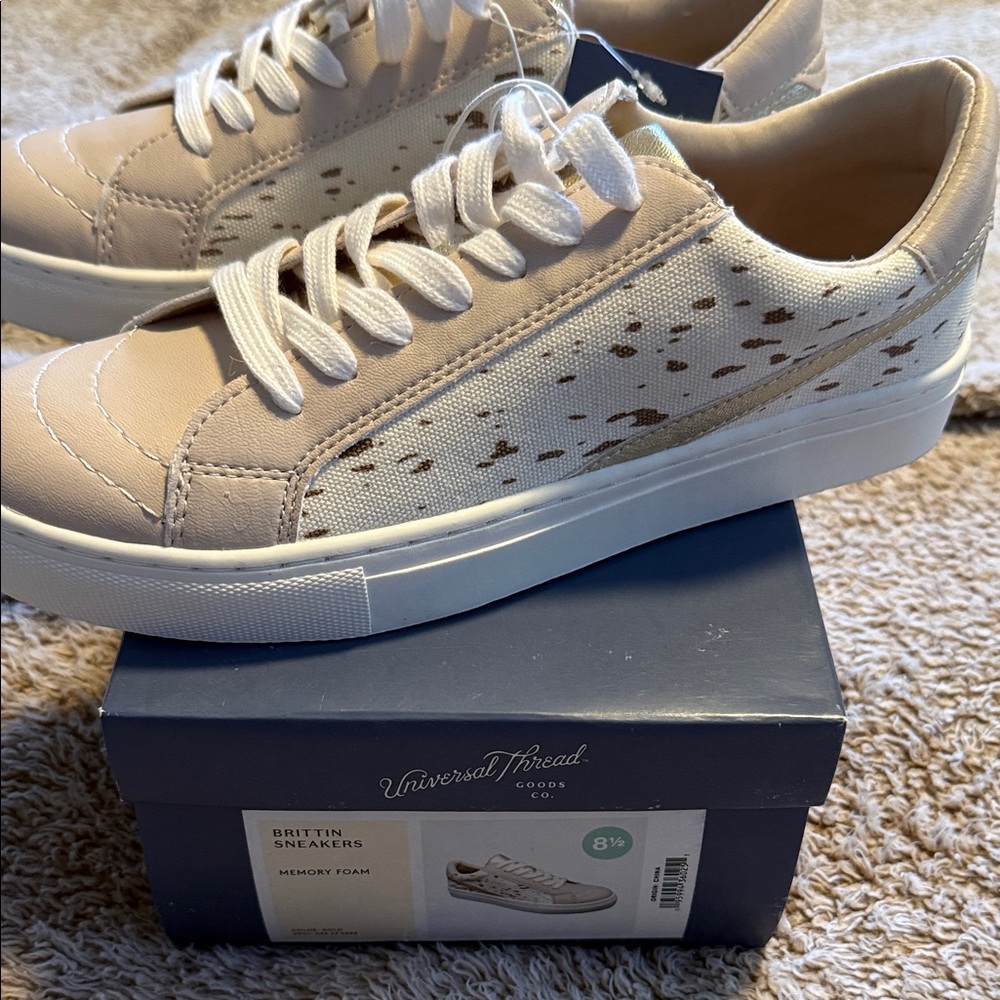 Universal Thread Women's “ Brittin” Sneakers